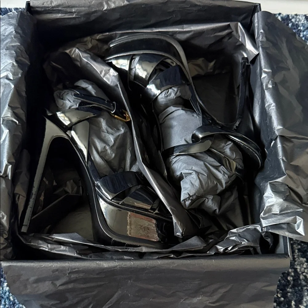 Yves Saint Laurent Women's Tribute Black Patent T-Strap Platform Sandals - Picture 17 of 17